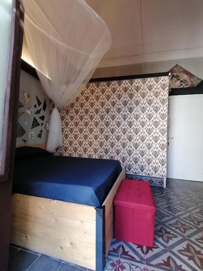 Konukevi L'Antico Palazzo Rooms Katanya İtalya
